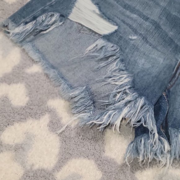 NEW Cello distressed jean Shorts size small - Picture 3 of 8